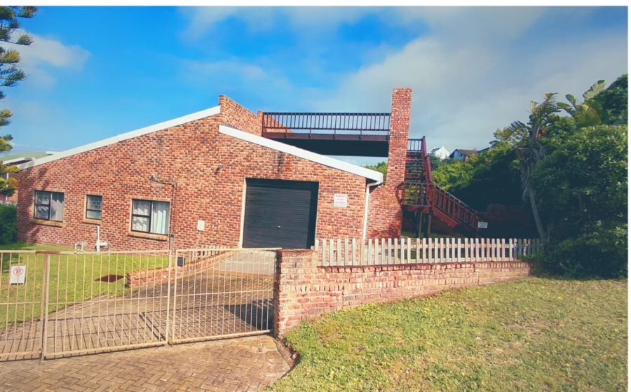 4 Bedroom Property for Sale in Oyster Bay Eastern Cape